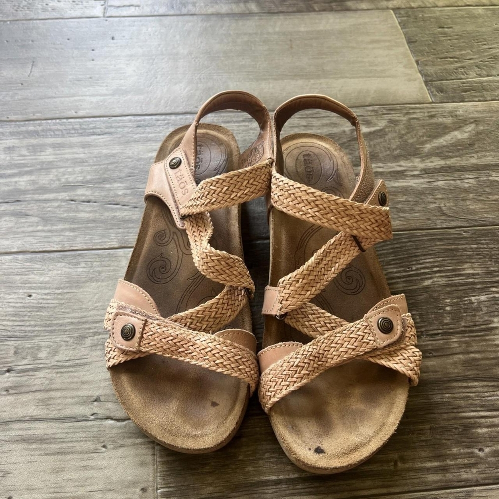 Taos Women's Tan Sandals